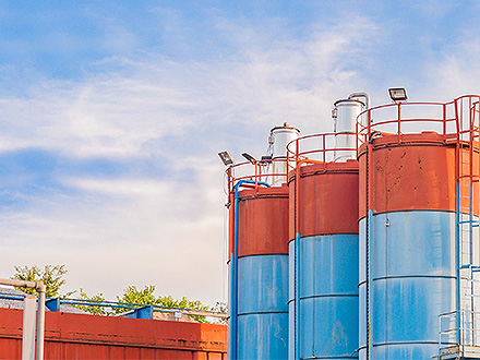 我国玻璃幕墙产量占世界75%