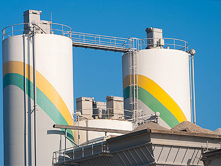 简析建筑玻璃幕墙的防雷电设计